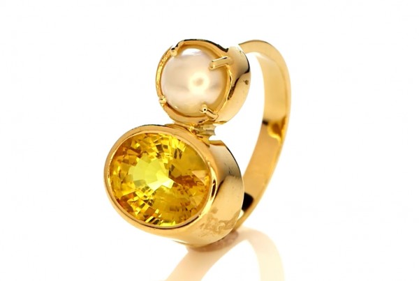 Golden Ring With Yellow Saphhire and White Pearl