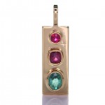 Green Sapphire And Two Rubies Placed On A Gold Pendant