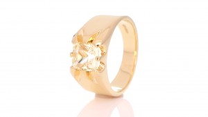 Yellow Sapphire With Golden Ring