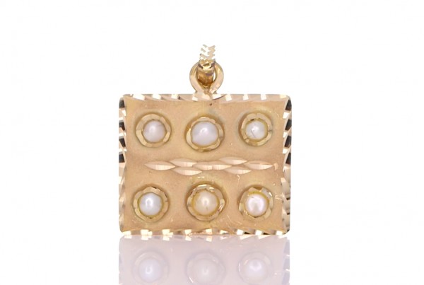 Six White Pearls Placed On A Golden Pendant